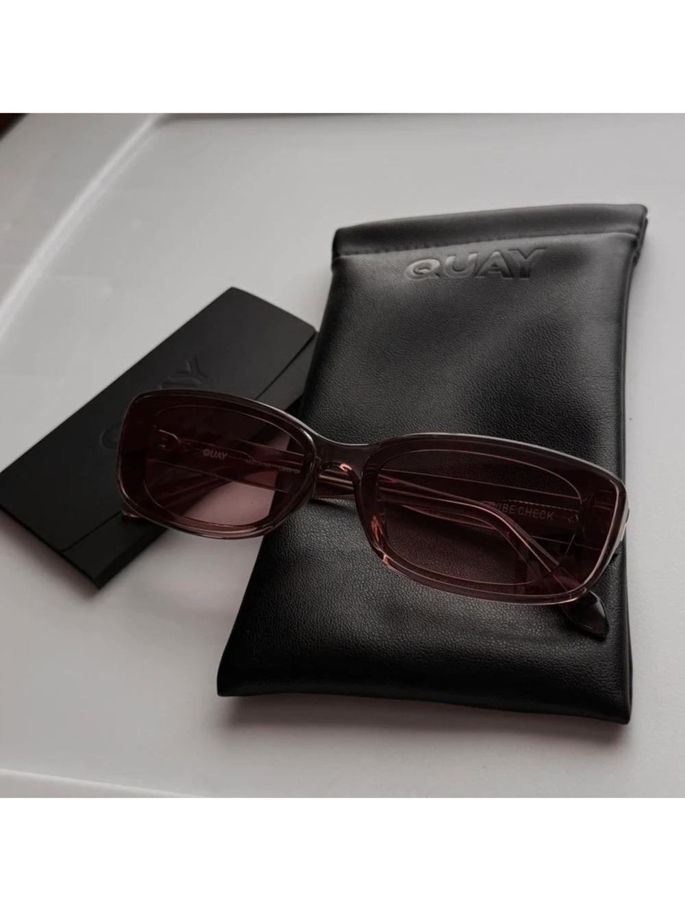 NWT quay Australia vibe check sunglasses
